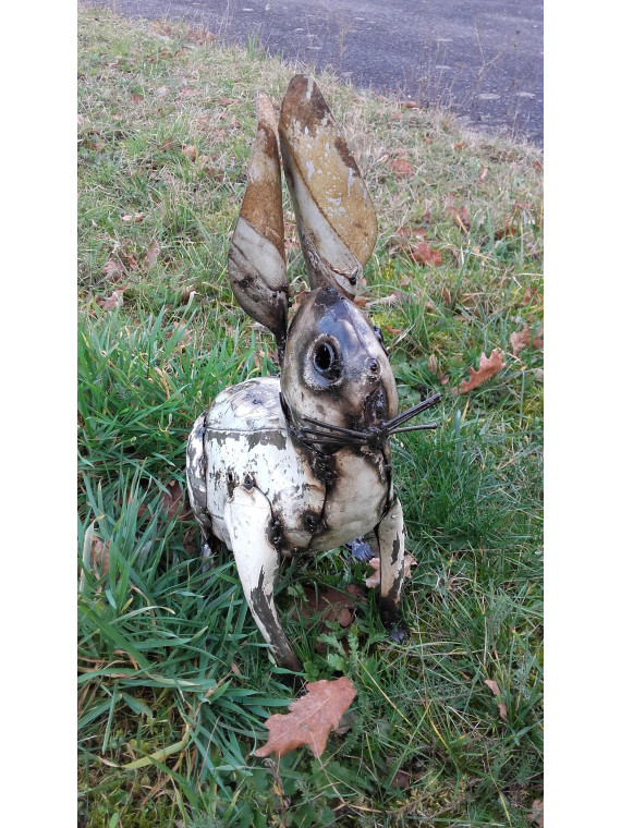 Grand lapin  blanc en métal  recyclé