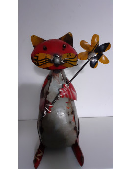 Chat avec fleur  en métal  recyclé